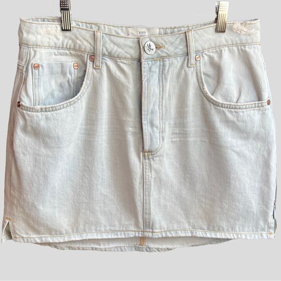 NWT One Teaspoon Brando Denim Mini Skirt Womens 32 11/12 Lightwash Barely Blue - Picture 3 of 15